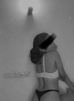 Wathsala - escort in Colombo Photo 3 of 5