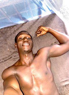 Watson - Male escort in Nairobi Photo 4 of 4