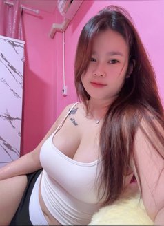 Waty - escort in Singapore Photo 1 of 6