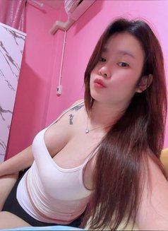Waty - escort in Singapore Photo 2 of 6