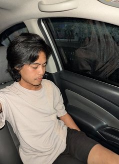 Wave 69 - Acompañantes masculino in Doha Photo 4 of 17