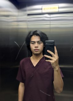 Wave 69 - Acompañantes masculino in Doha Photo 6 of 17