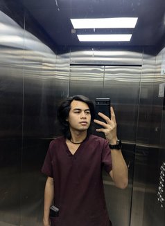 Wave 69 - Acompañantes masculino in Doha Photo 8 of 17