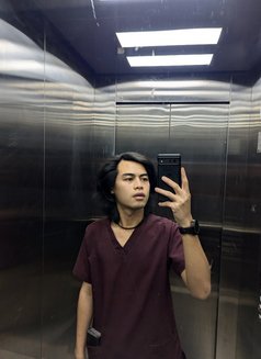 Wave 69 - Acompañantes masculino in Doha Photo 9 of 17