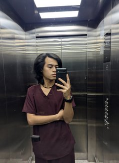 Wave 69 - Acompañantes masculino in Doha Photo 11 of 17