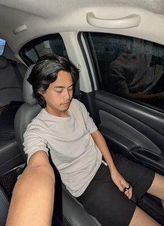 Wave 69 - Acompañantes masculino in Doha Photo 12 of 17