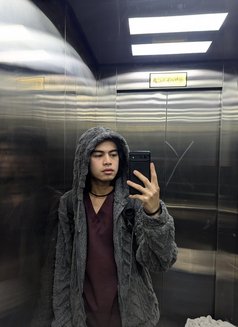 Wave 69 - Acompañantes masculino in Doha Photo 15 of 17