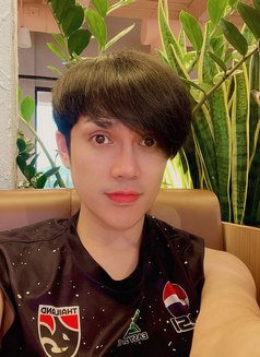 Wawa - masseur in Al Manama Photo 1 of 2