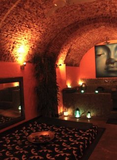 Wayang Center | TANTRIC & EROTIC MASSAGE - masseuse in Lisbon Photo 3 of 21