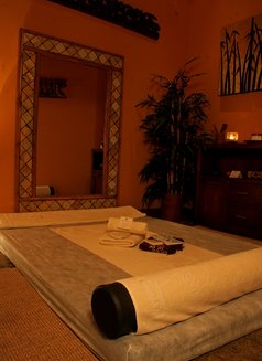 Wayang Center | TANTRIC & EROTIC MASSAGE - masseuse in Lisbon Photo 5 of 21