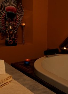 Wayang Center | TANTRIC & EROTIC MASSAGE - masseuse in Lisbon Photo 6 of 21