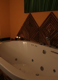 Wayang Center | TANTRIC & EROTIC MASSAGE - masseuse in Lisbon Photo 10 of 21