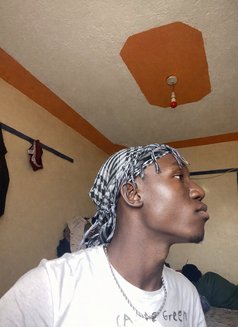 Wayne - Male escort in Nairobi Photo 2 of 3