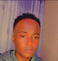 Wayne - masseur in Nairobi