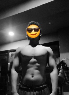 Wayne - masseur in Kathmandu Photo 2 of 2