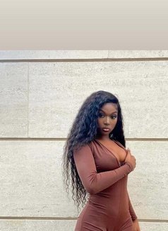 Wealth - escort in Cotonou Photo 1 of 3