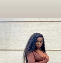 Wealth - escort in Cotonou