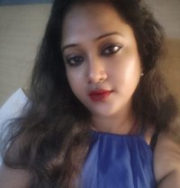 Web Cam and Real Meet - Agencia de putas in Hyderabad Photo 1 of 3