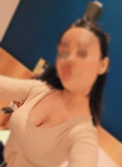 Web cam & real meet - escort in Kolkata Photo 2 of 3