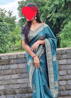 Webcam and real meet - escort in Kochi Photo 1 of 4