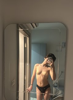 Wedra - Transsexual escort in Bangkok Photo 5 of 6