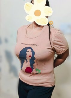 Cam girl - escort in New Delhi Photo 1 of 2
