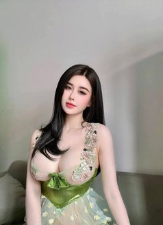 Wei - escort in Doha Photo 1 of 5