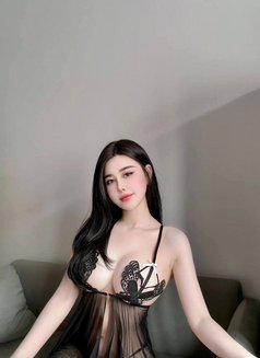 Wei - escort in Doha Photo 3 of 5