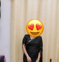 Welcoming Kerala Companion Varsha - puta in Sharjah