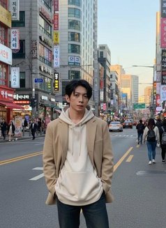 Wendy - Male escort in Riyadh Photo 2 of 5