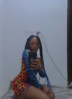 Wendy - escort in Muscat Photo 2 of 6