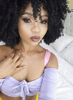 Wendy - escort in Muscat Photo 3 of 6