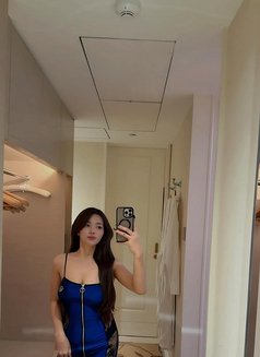 Wendy - escort in Singapore Photo 1 of 3