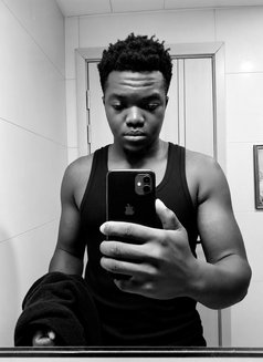 Wesley - Male escort in Nairobi Photo 2 of 4