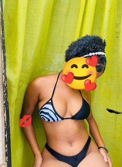 Wet Clara - puta in Hyderabad Photo 3 of 3