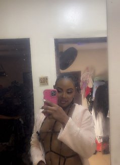 Wetty Creamy - puta in Benin City Photo 11 of 12