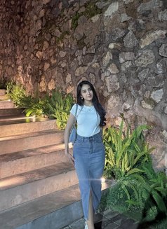 Whidiya - puta in Jakarta Photo 1 of 5