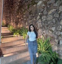 Whidiya - puta in Jakarta