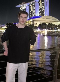 White Boy Straight Léopold From France - Male escort in Singapore Photo 7 of 10