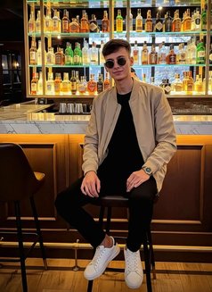 White Dicktop - Male escort in New Delhi Photo 1 of 15