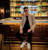 White Dicktop - Male escort in New Delhi