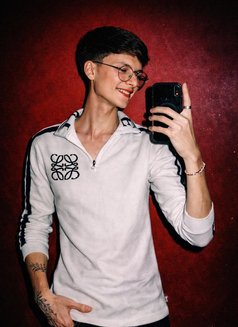 White Dicktop - Male escort in New Delhi Photo 2 of 15
