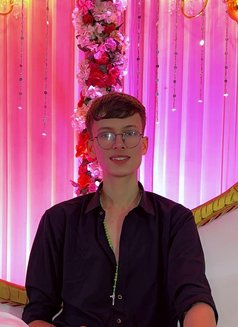 White Dicktop - Male escort in New Delhi Photo 6 of 15