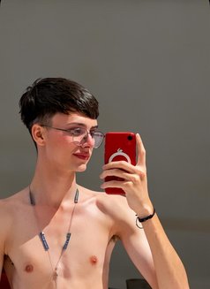 White Dicktop - Male escort in New Delhi Photo 21 of 27