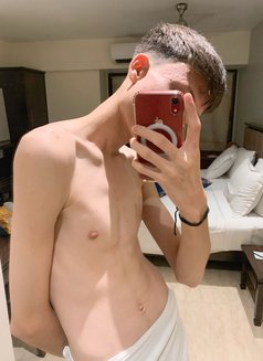White Dicktop - Male escort in New Delhi Photo 27 of 27
