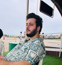 White Knight - Acompañantes masculino in Mumbai