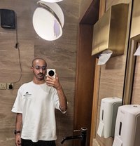 Who - Male escort in Al Manama