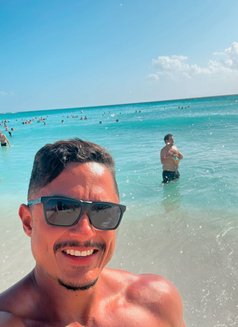 Will Basaglia - Male escort in Singapore Photo 2 of 6