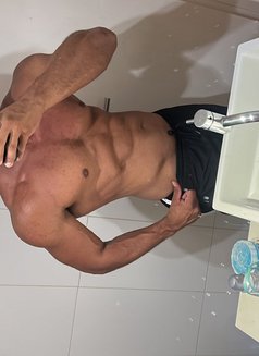Will Basaglia - Male escort in Singapore Photo 5 of 6