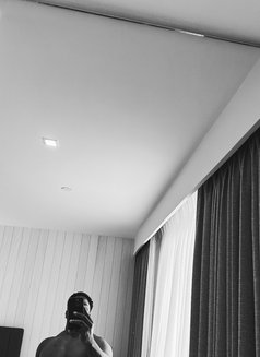 William - Acompañantes masculino in Dubai Photo 2 of 8